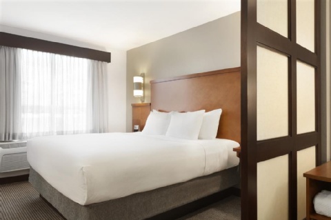 Hyatt Place Portland Airport/Cascade Station , OR 97220 near Portland International Airport View Point 25