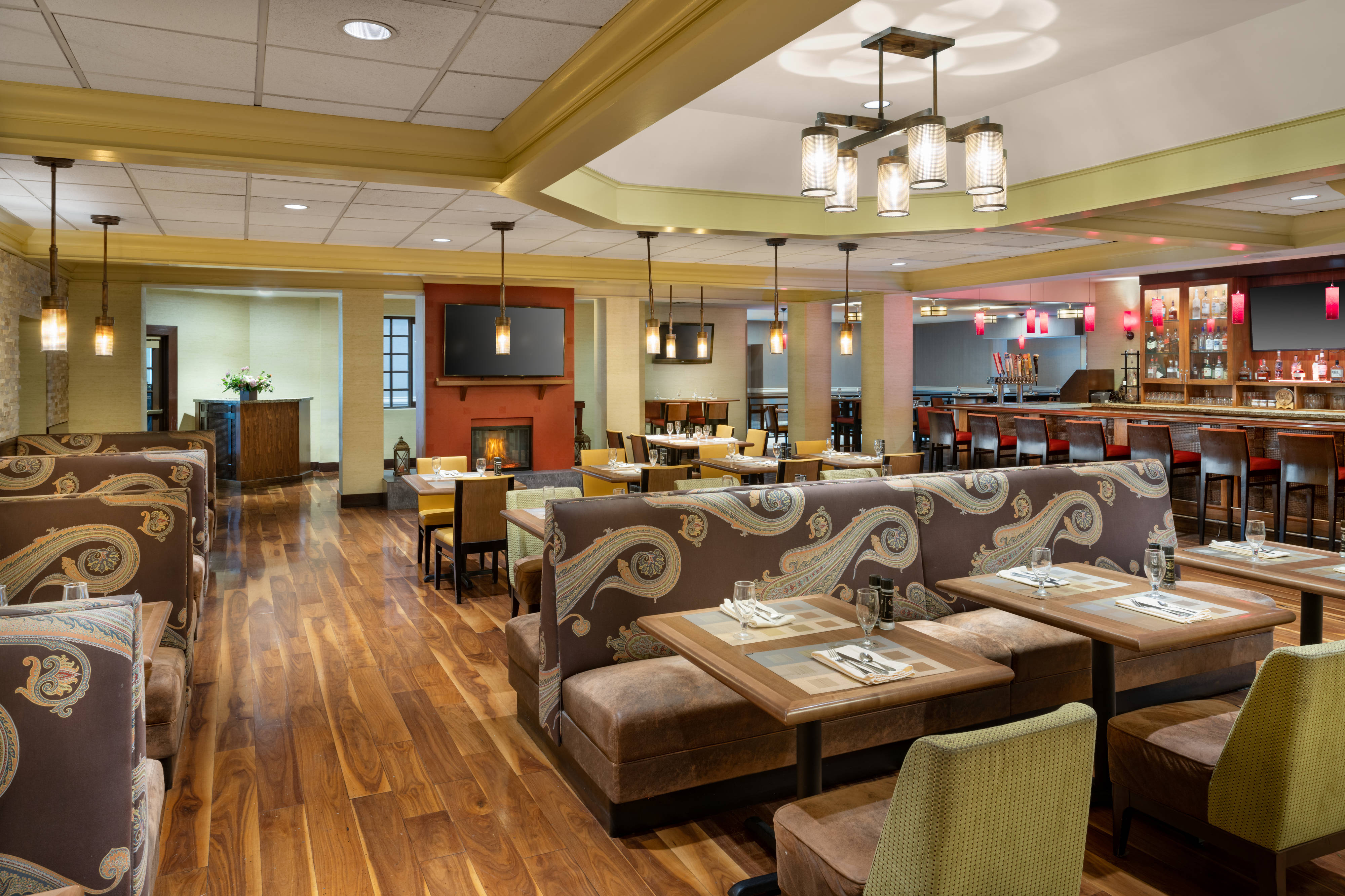 DoubleTree by Hilton Minneapolis Airport , MN 55425 near Minneapolis-saint Paul International Airport (wold-chamberlain Field) View Point 16