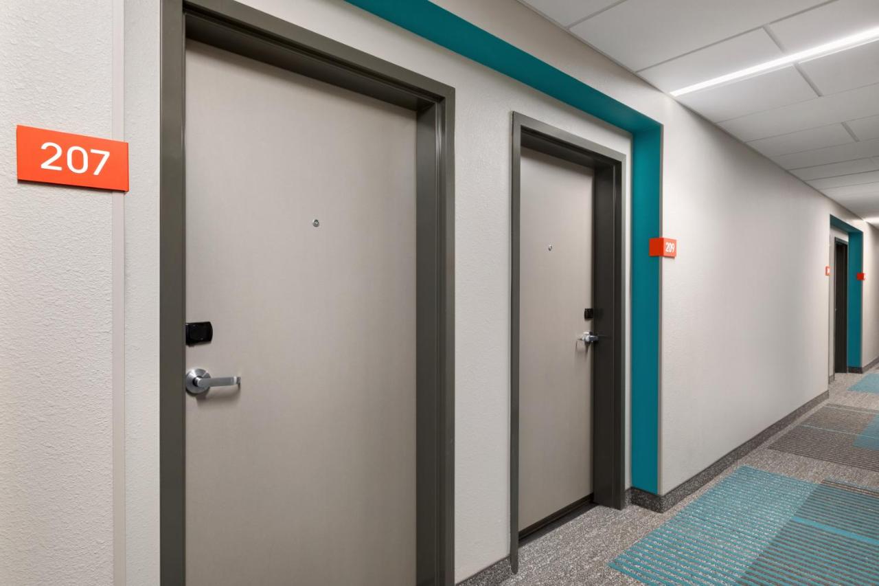 Avid Hotel Cedar Rapids South - Arpt Area, an IHG Hotel , IA 52404 near The Eastern Iowa Airport View Point 6
