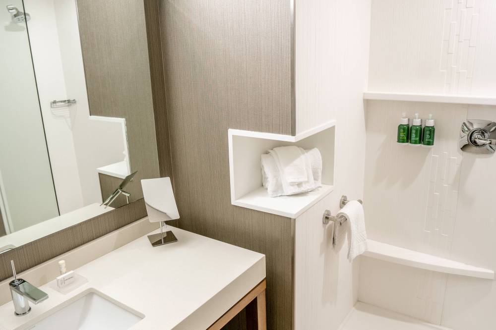 Courtyard By Marriott Fargo 2