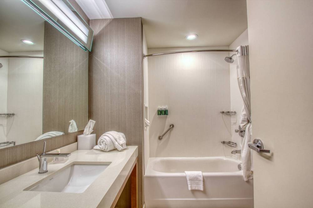 Courtyard By Marriott Fargo 3