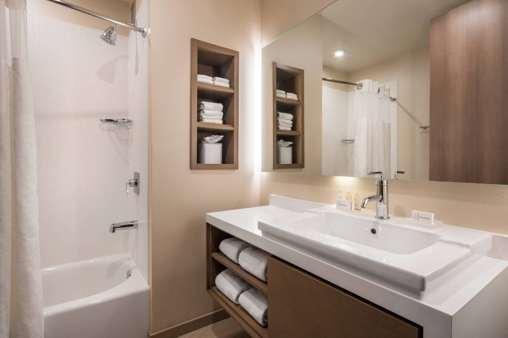 Courtyard By Marriott Phoenix Downtown 1