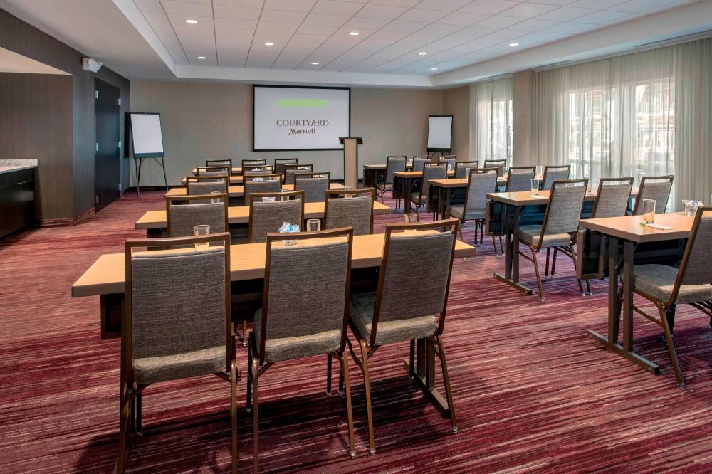 Courtyard By Marriott Schenectady At Mohawk Harbor 8