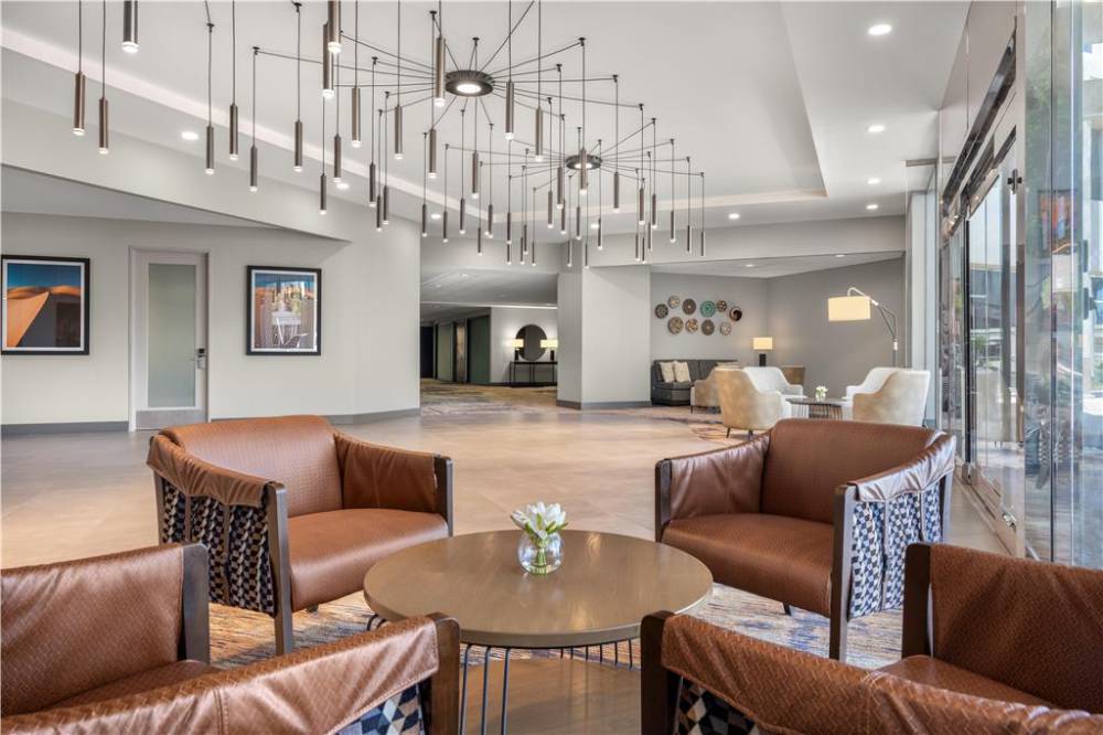 Doubletree By Hilton Phoenix Midtown 2
