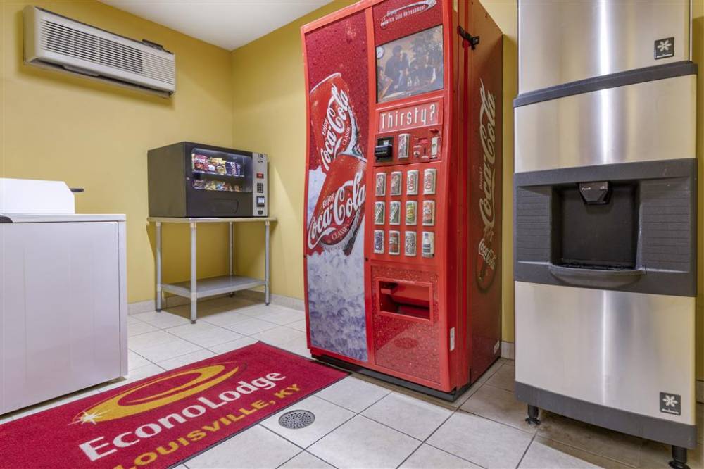 Econo Lodge Airport 3