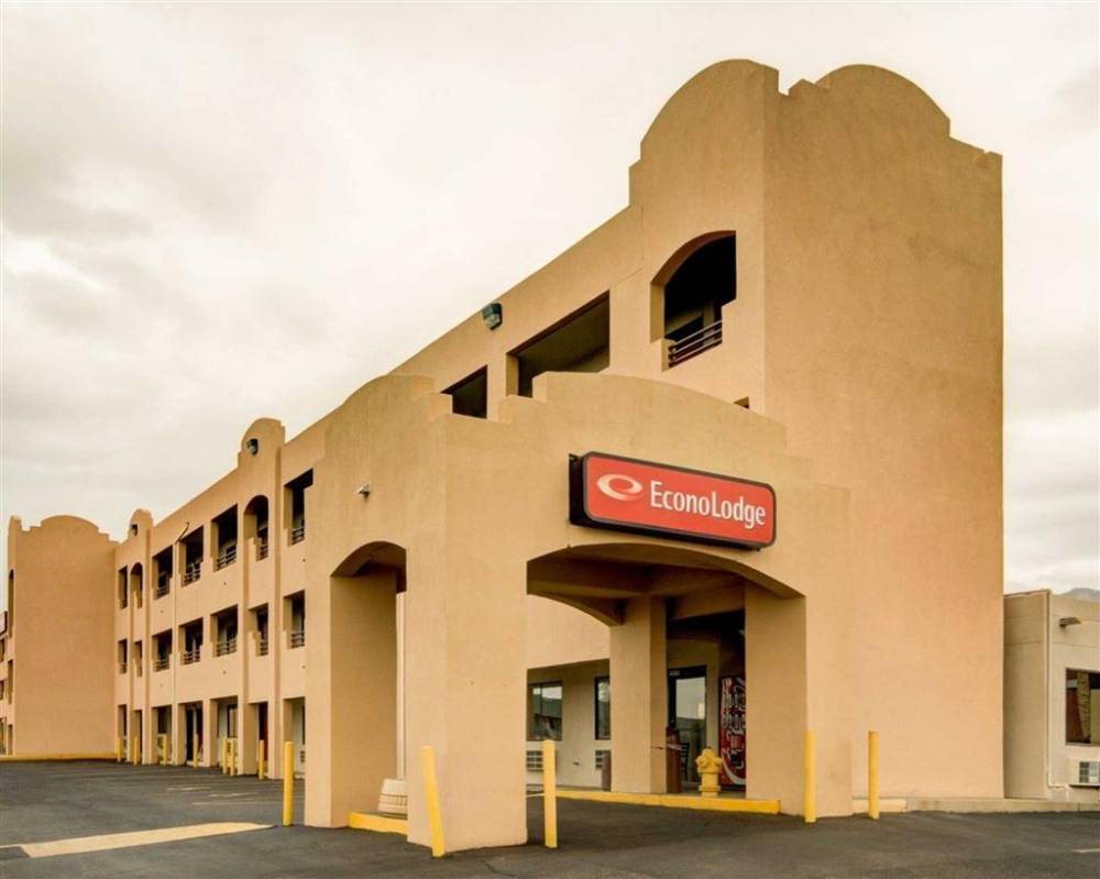 Econo Lodge East 2