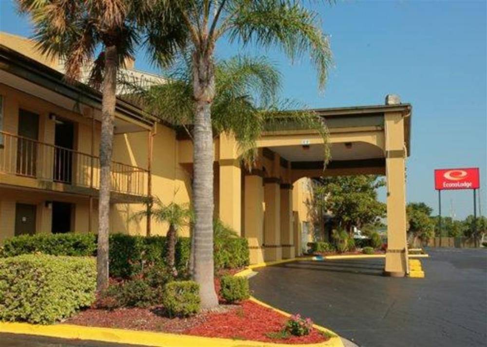 Econo Lodge 2
