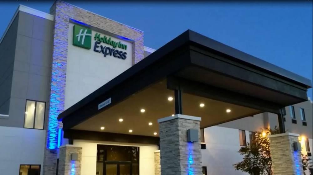 Holiday Inn Exp Stes Airport