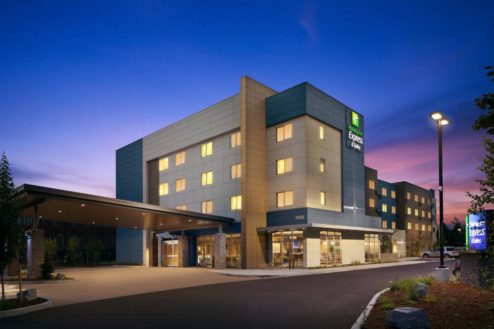 Holiday Inn Exp Stes Airport