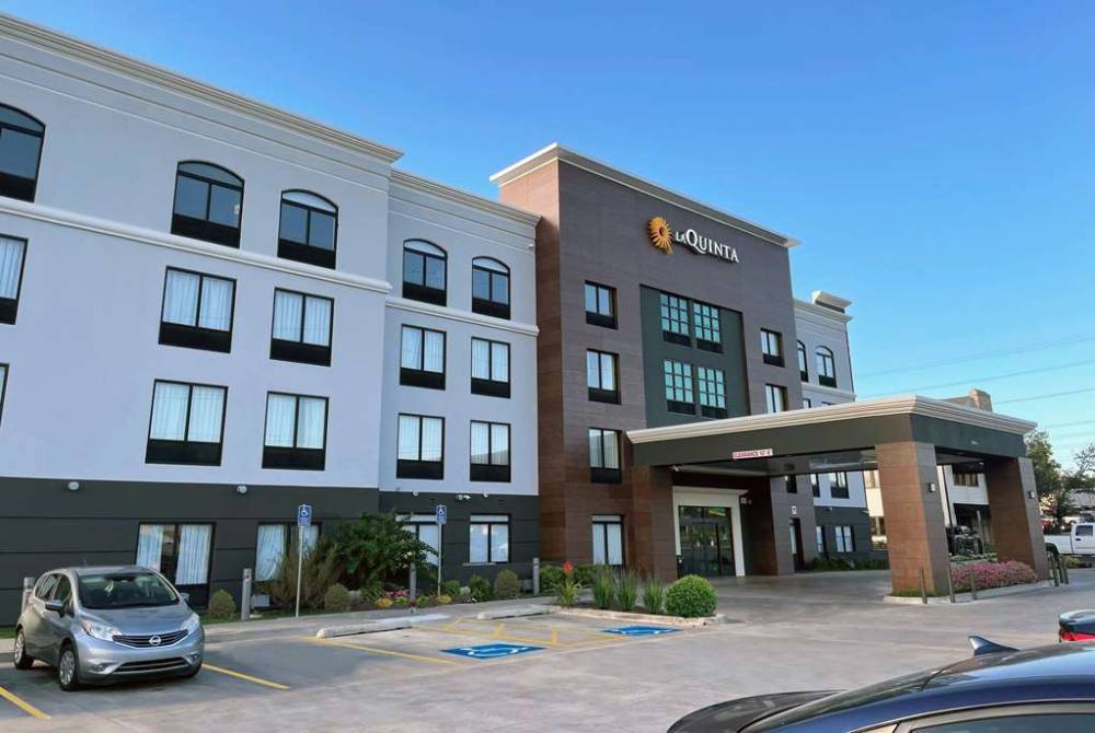 La Quinta Inn & Suites By Wyndham Tulsa Midtown