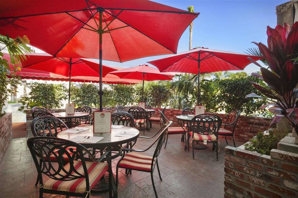 Ramada By Wyndham Costa Mesa/newport Beach