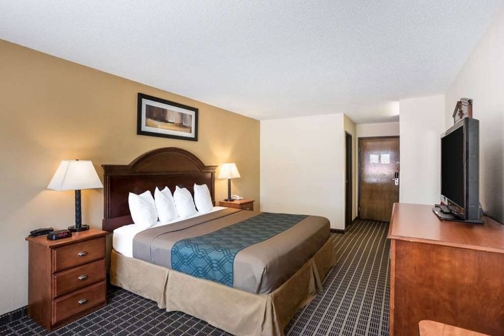 Rodeway Inn 7