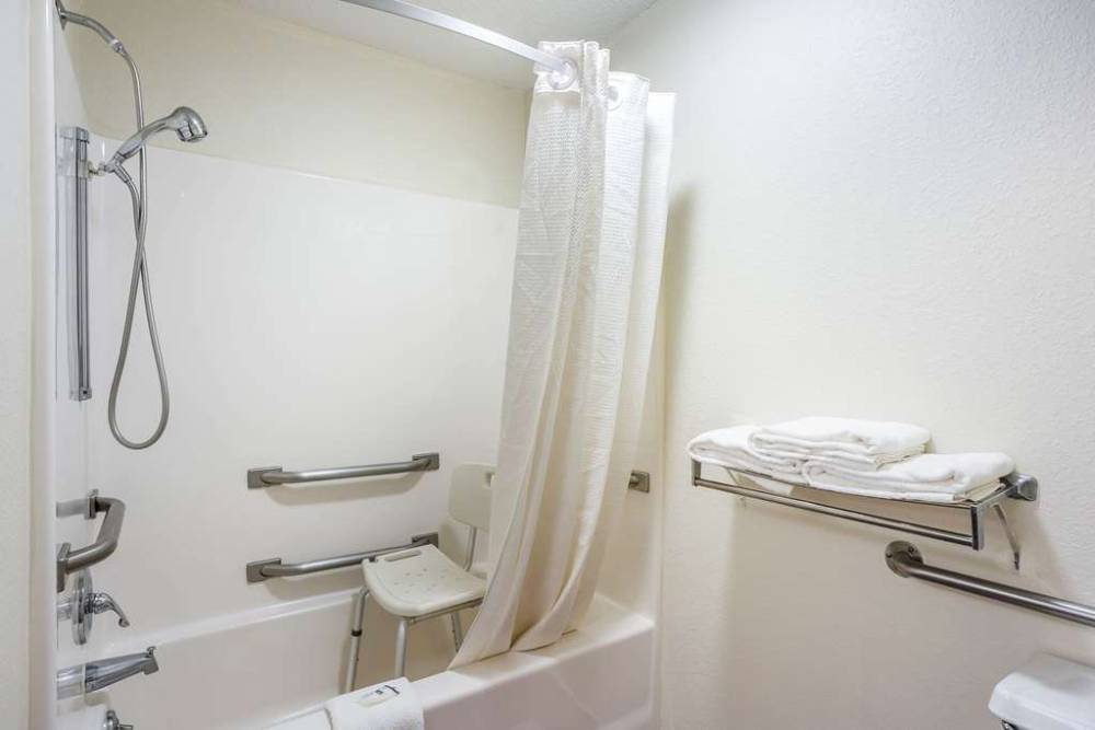 Rodeway Inn 10