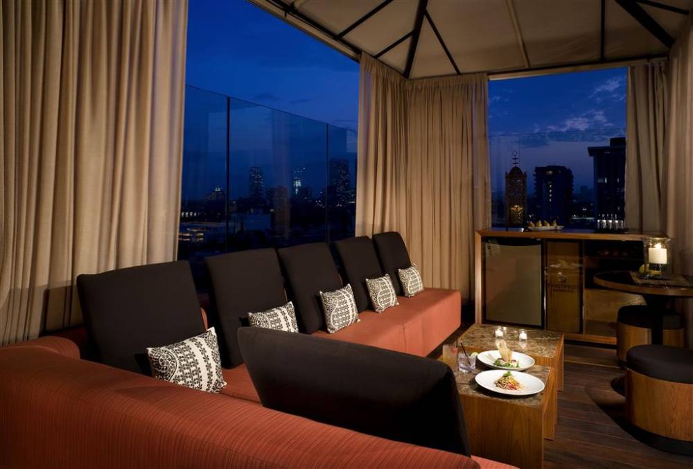 Sixty Beverly Hills 7