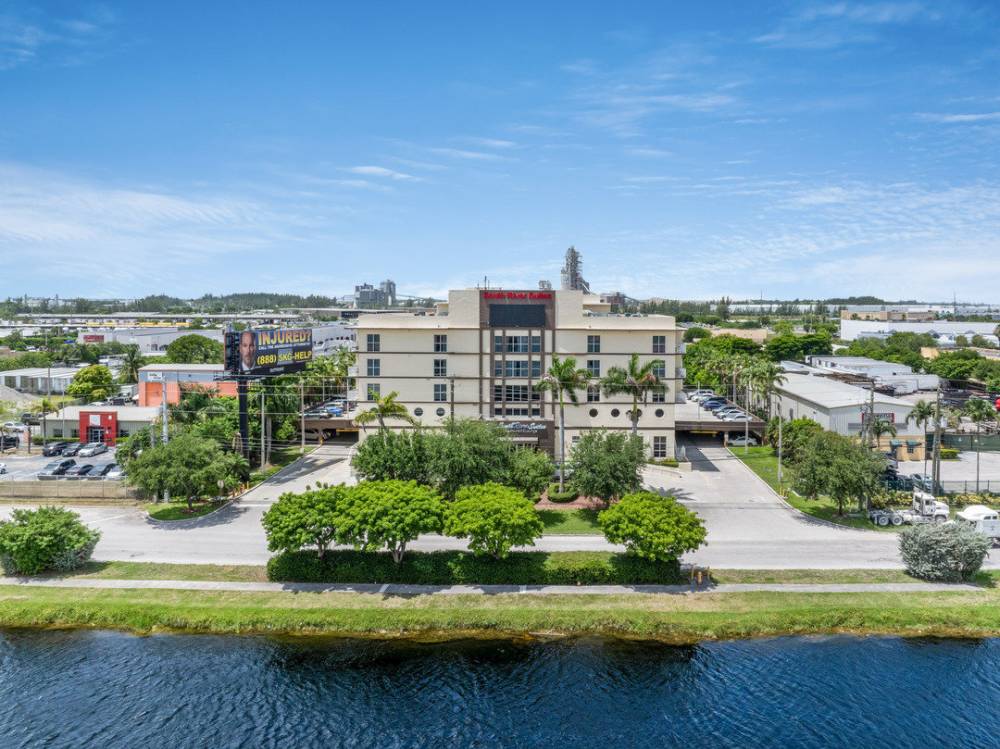 South River Suites Hotel