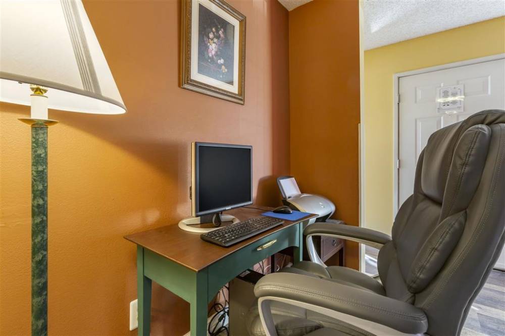 Suburban Studios Albuquerque 5