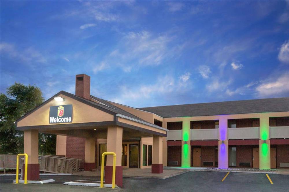 Super 8 By Wyndham Kansas City Airport
