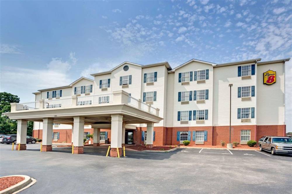Super 8 By Wyndham Louisville/expo Center