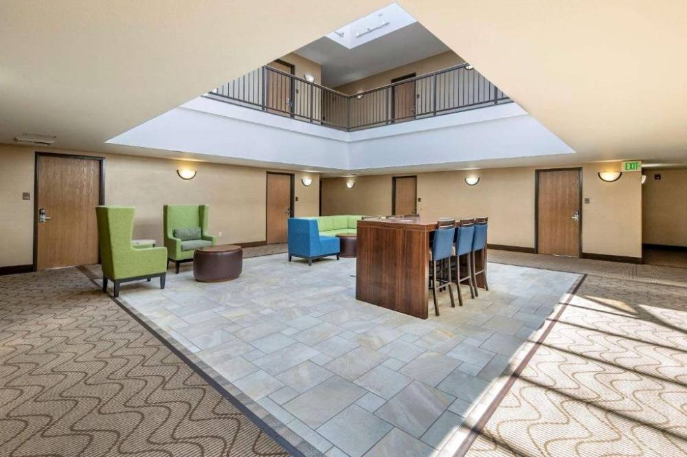 The Atrium Hotel 3