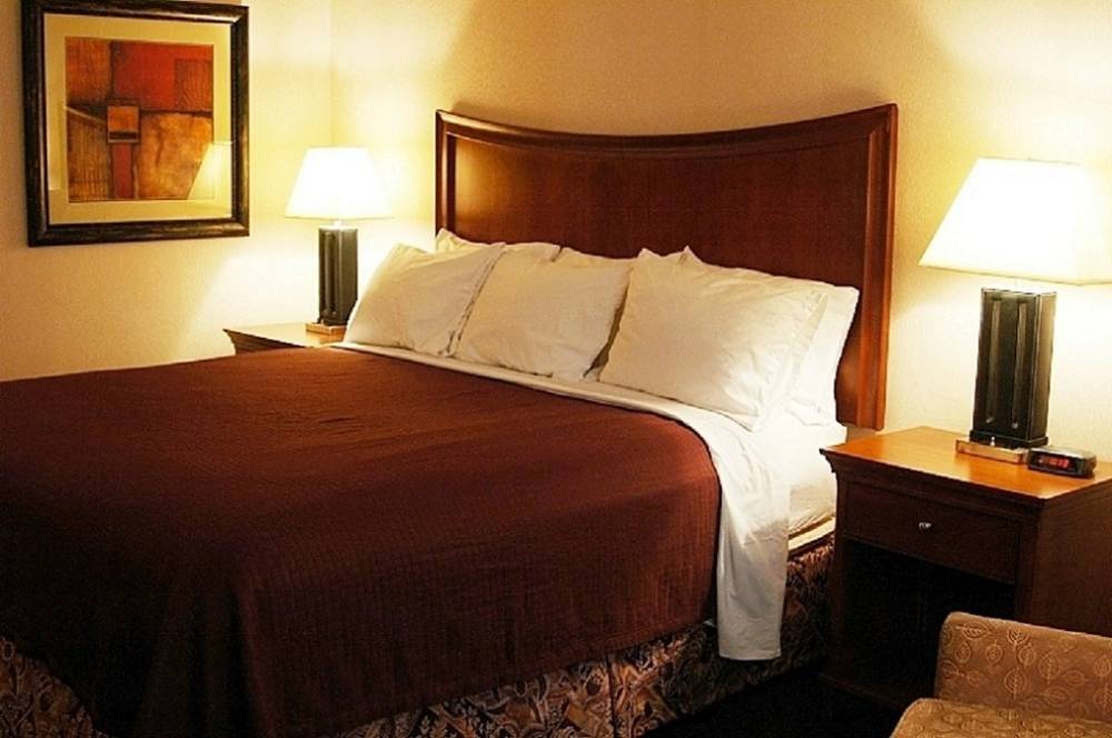 Trade Winds Central Inn 3