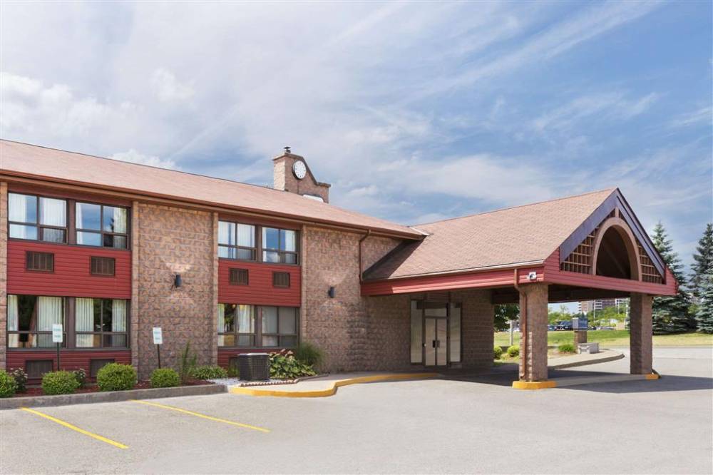 Travelodge By Wyndham Barrie On Bayfield